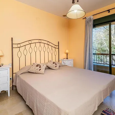 Spacious In Apartment *