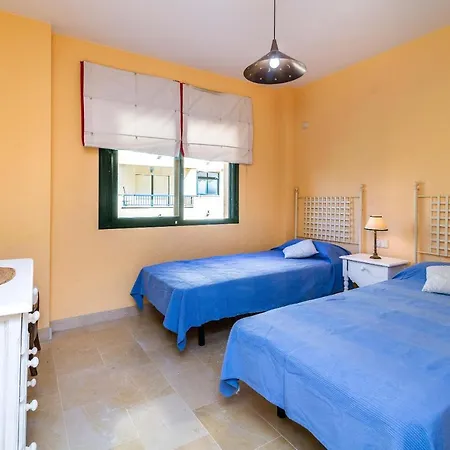Spacious In Apartment *