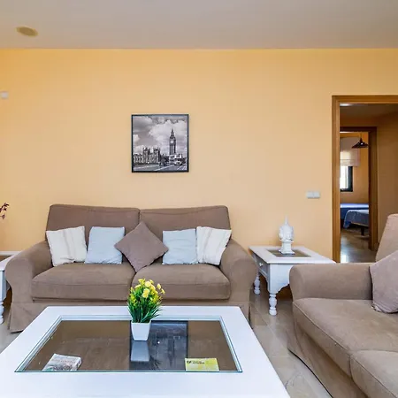 Spacious In Apartment *